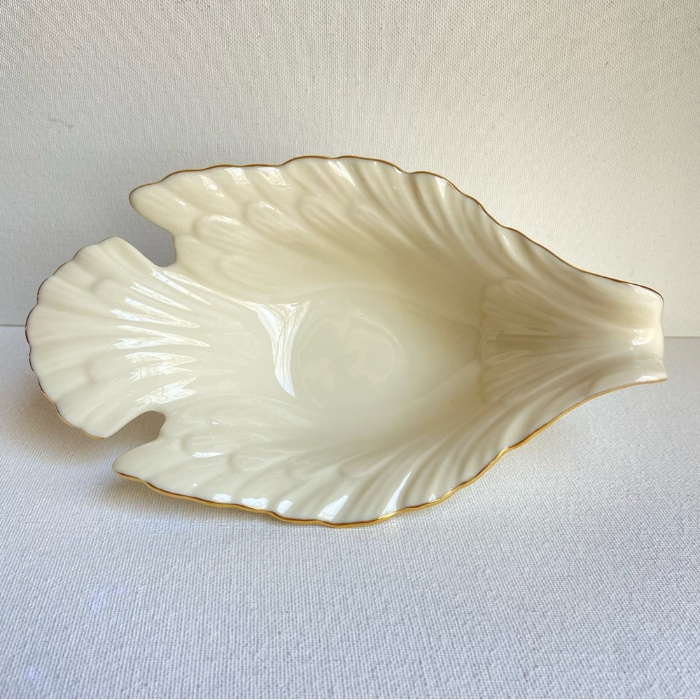 Lenox Dove Collection USA candy nut dish or decor in creamy ivory with gold trim